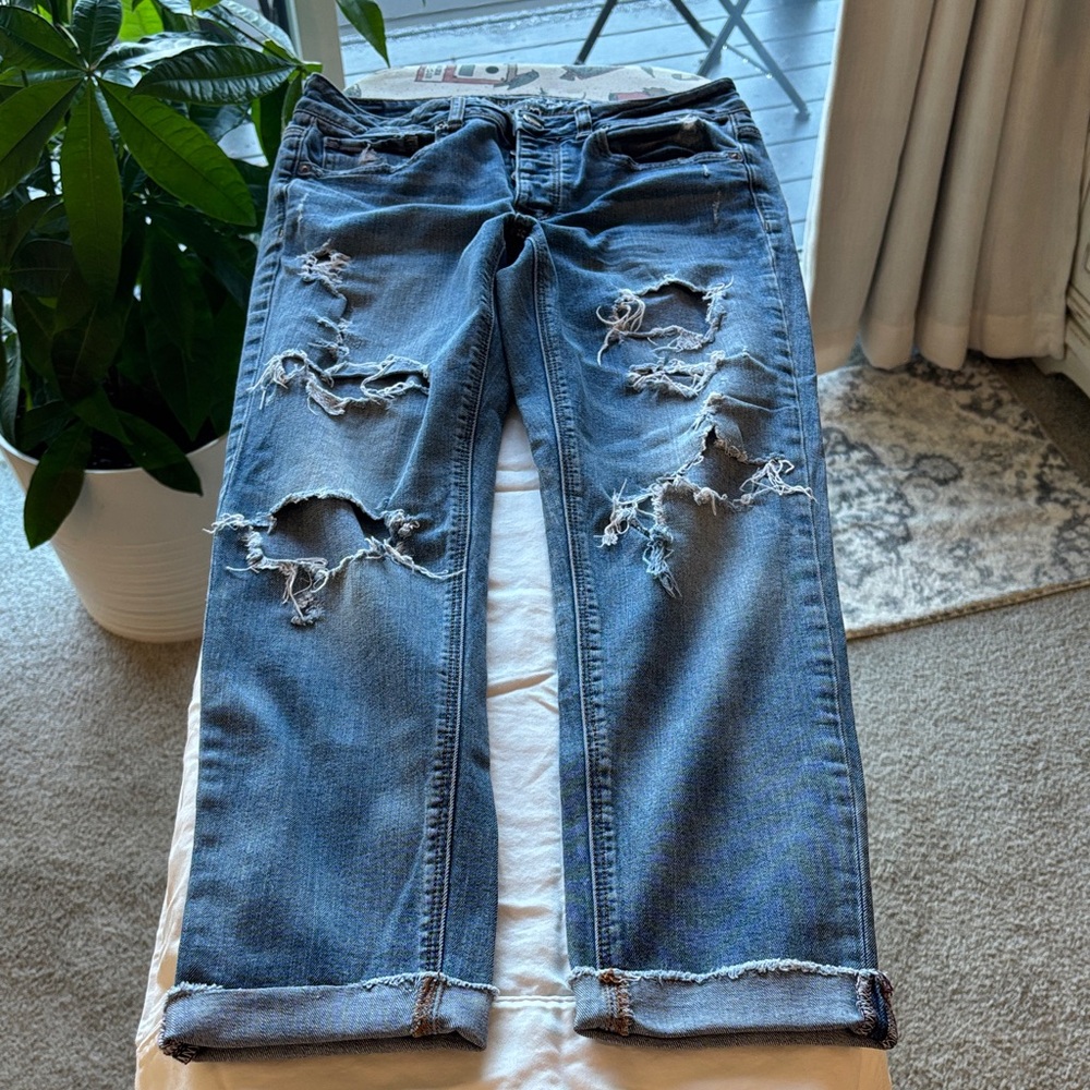 American Eagle cropped distressed jeans